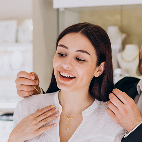 Finding the Perfect Necklace: Tips for Buying the Perfect Gift for Your Girlfriend on Valentine's Day